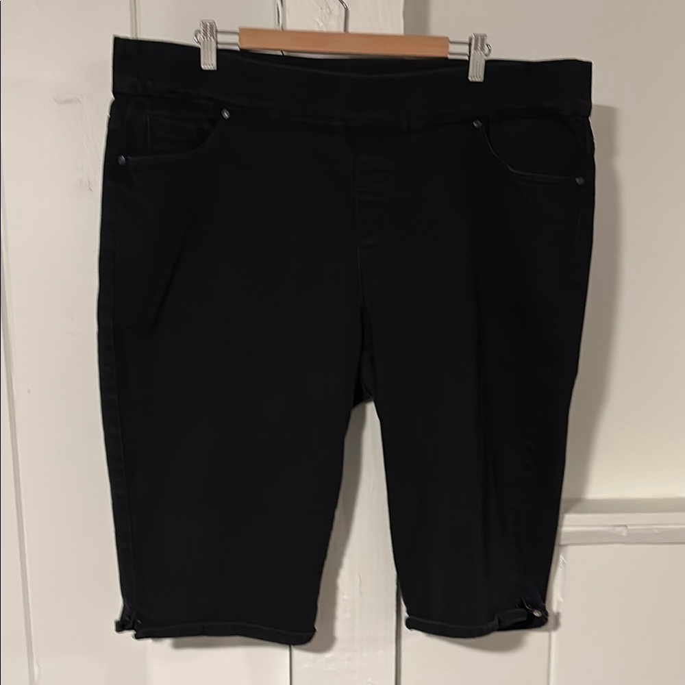 Gloria Vanderbilt Black Women's Bermuda Shorts